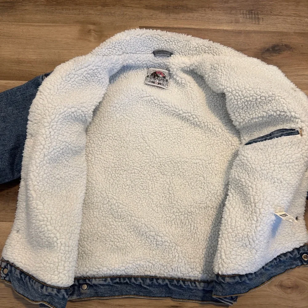 Vintage Levi’s Sherpa Lined Denim Trucker Jacket Mens M blue USA made western